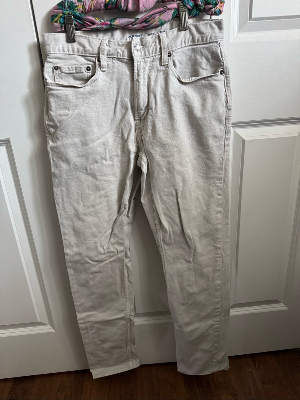 Old Navy Slim Straight Jeans in Off-White